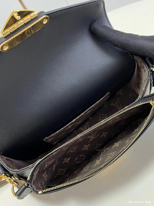 Aaa replica ru Vuitton Louis SWING 0723